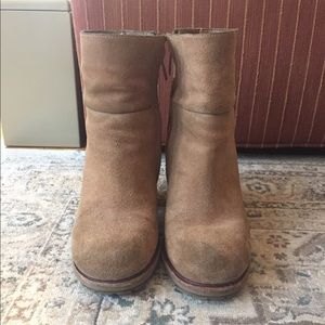 Tan heeled bootie!